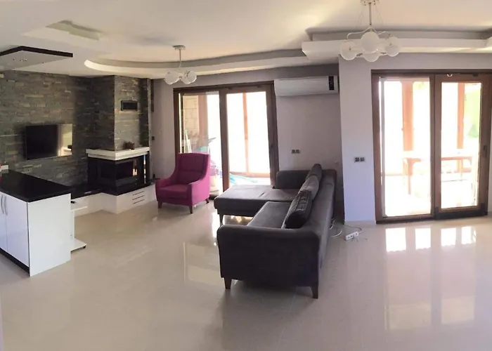 Alacati Havuzlu Βίλα Çeşme