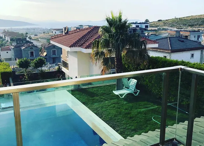 Alacati Havuzlu Βίλα